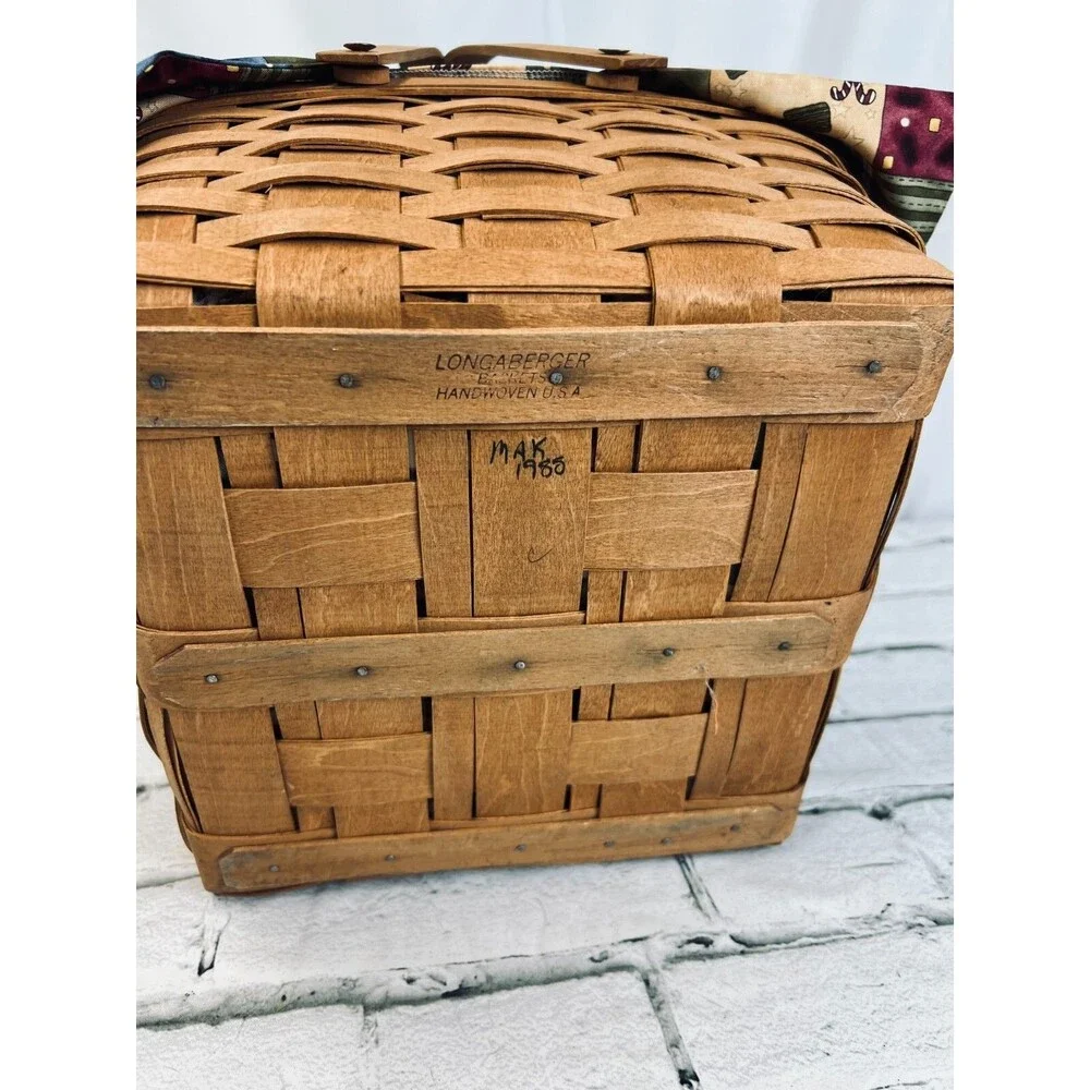 1988 Longaberger Small Picnic Basket w/Holiday Liner & Riser 12